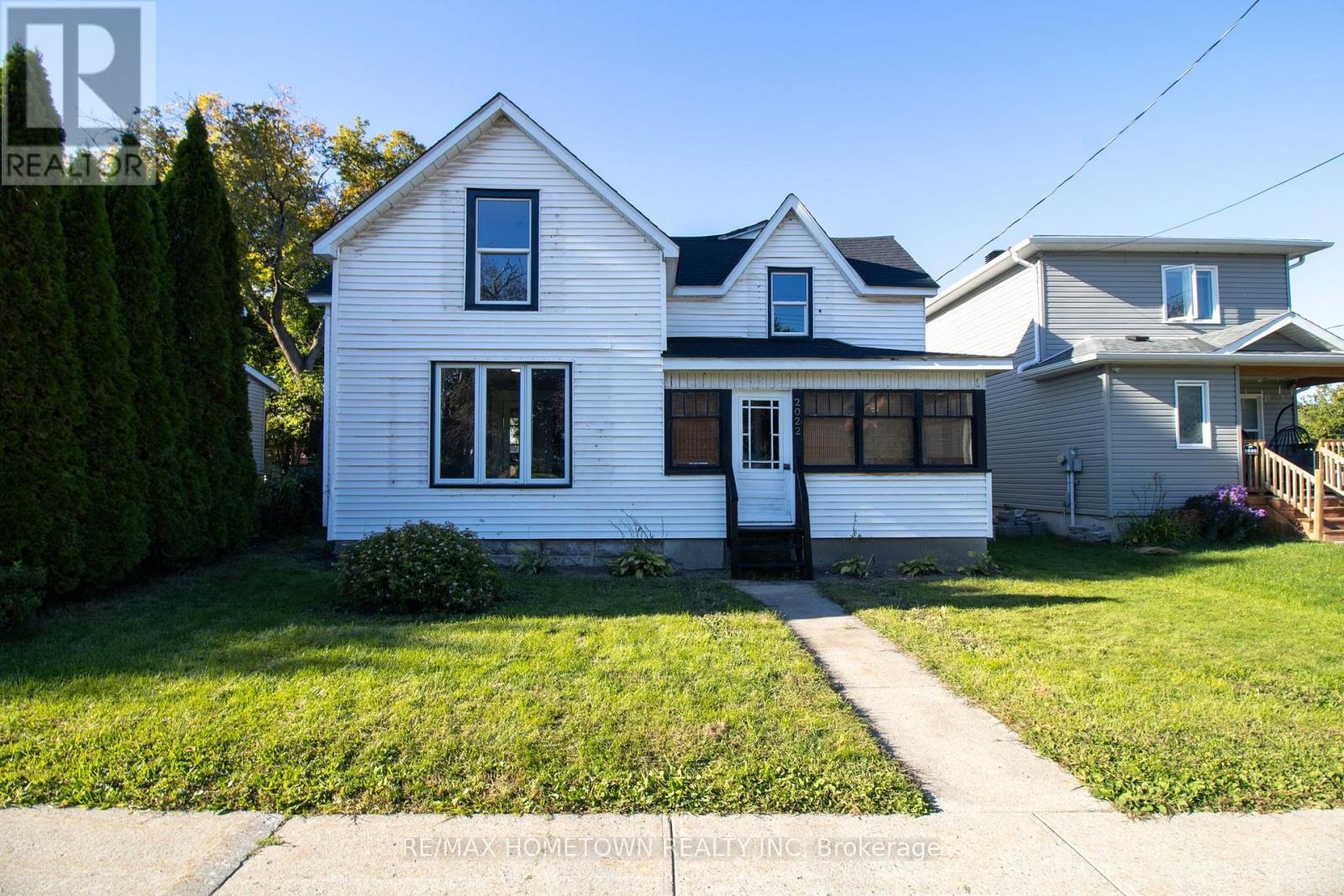 2022 Dundas Street N Property Photo 1