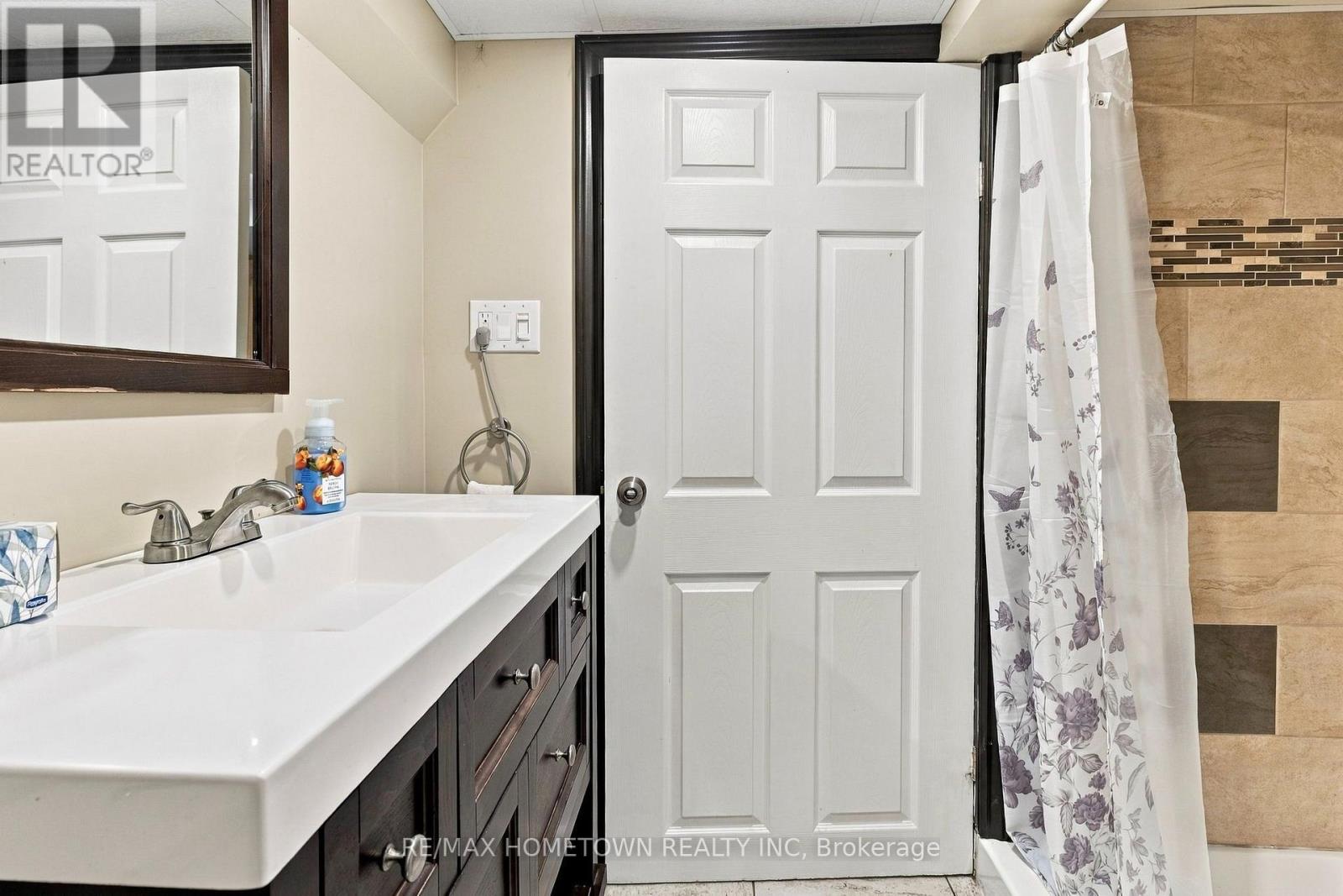 8 Brouse Drive E Property Photo 20