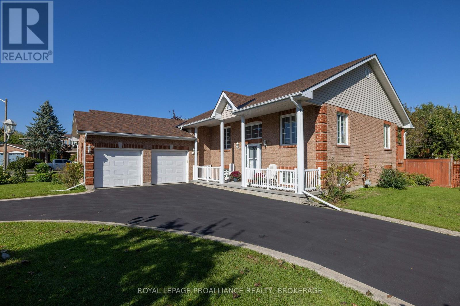 662 MILLBROOK CRESCENT Property Photo 1