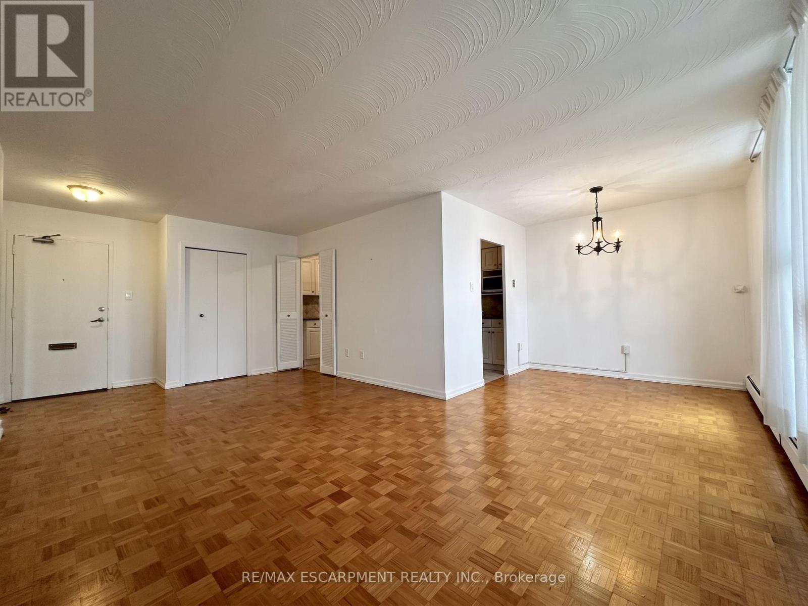 809 - 35 TOWERING HEIGHTS BOULEVARD Property Photo 1