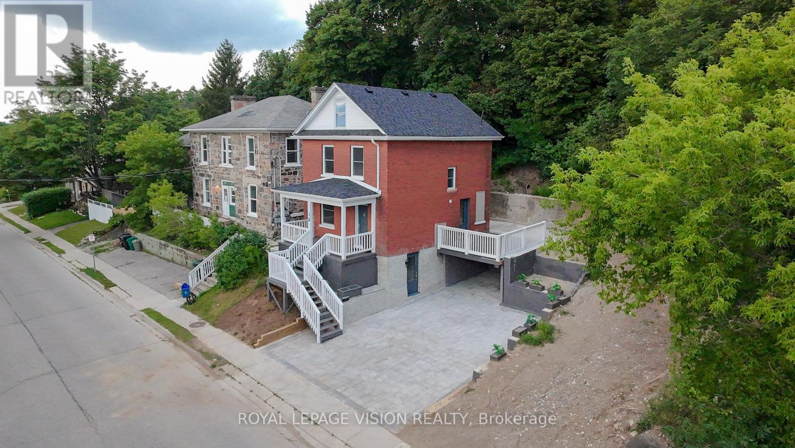 15 SHADE STREET Property Photo 1