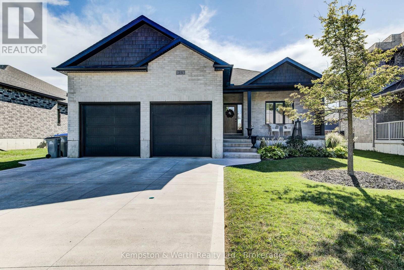 24 GILMER CRESCENT Property Photo 1