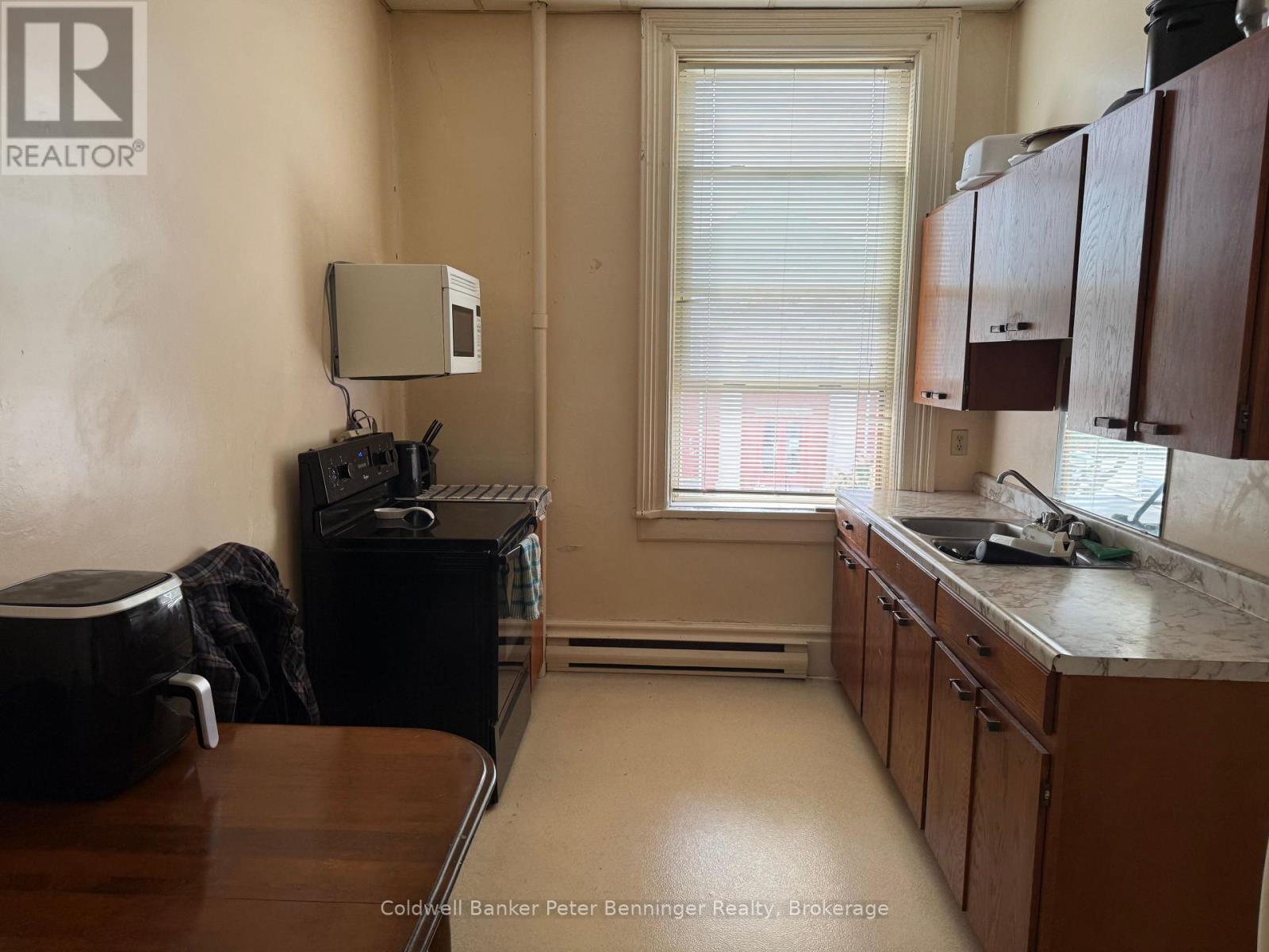 240-242 Durham Street E Property Photo 12