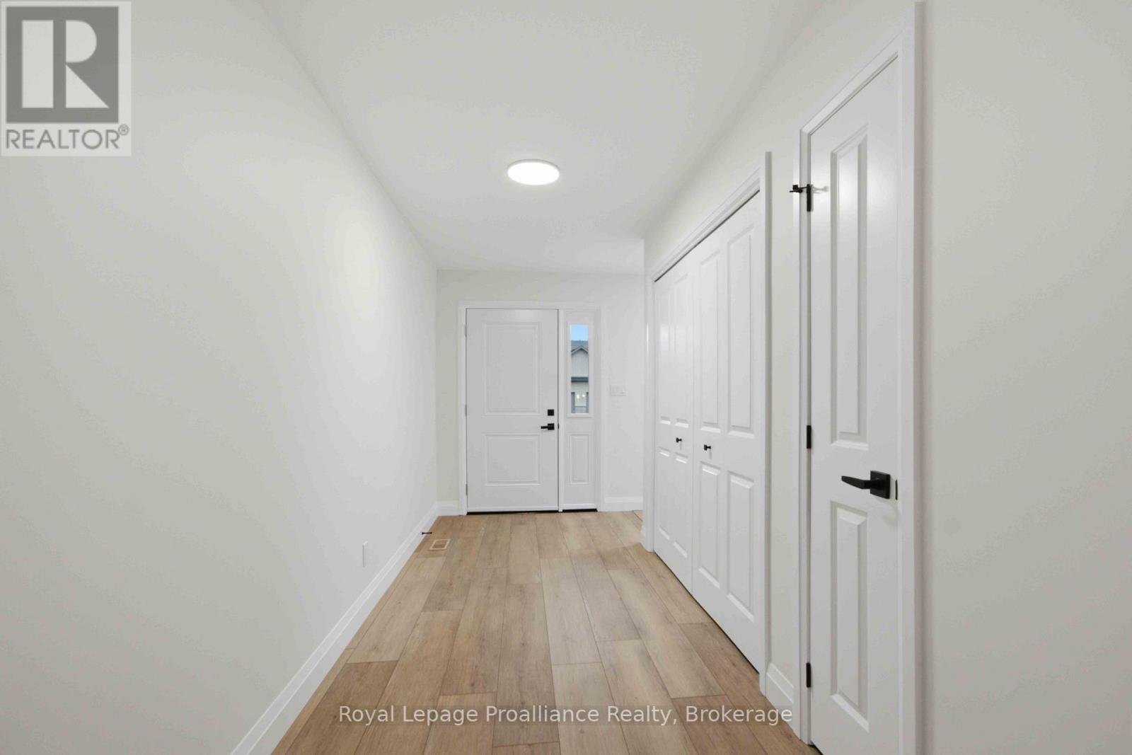 48 Mackenzie John Crescent Property Photo 3