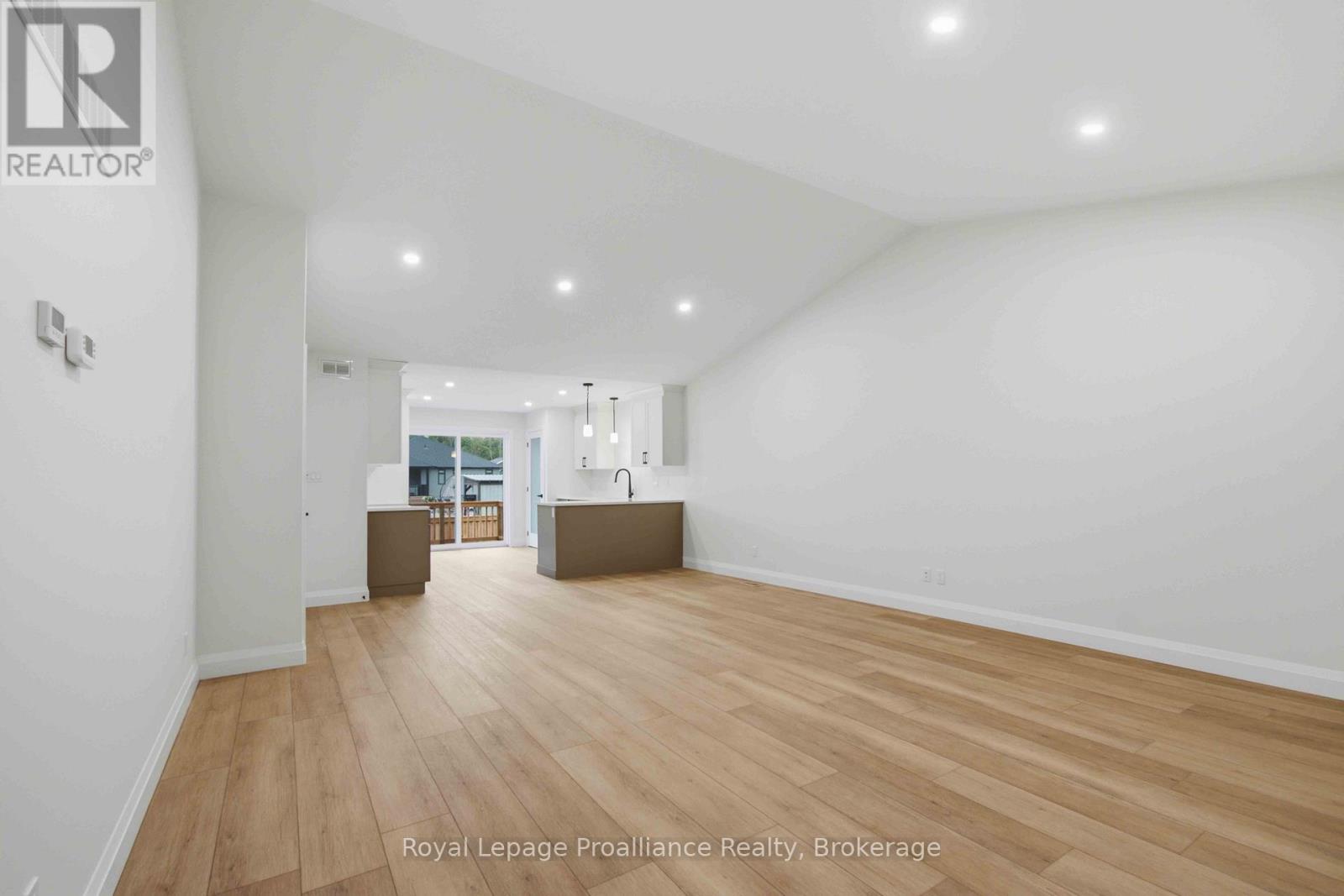 48 Mackenzie John Crescent Property Photo 5