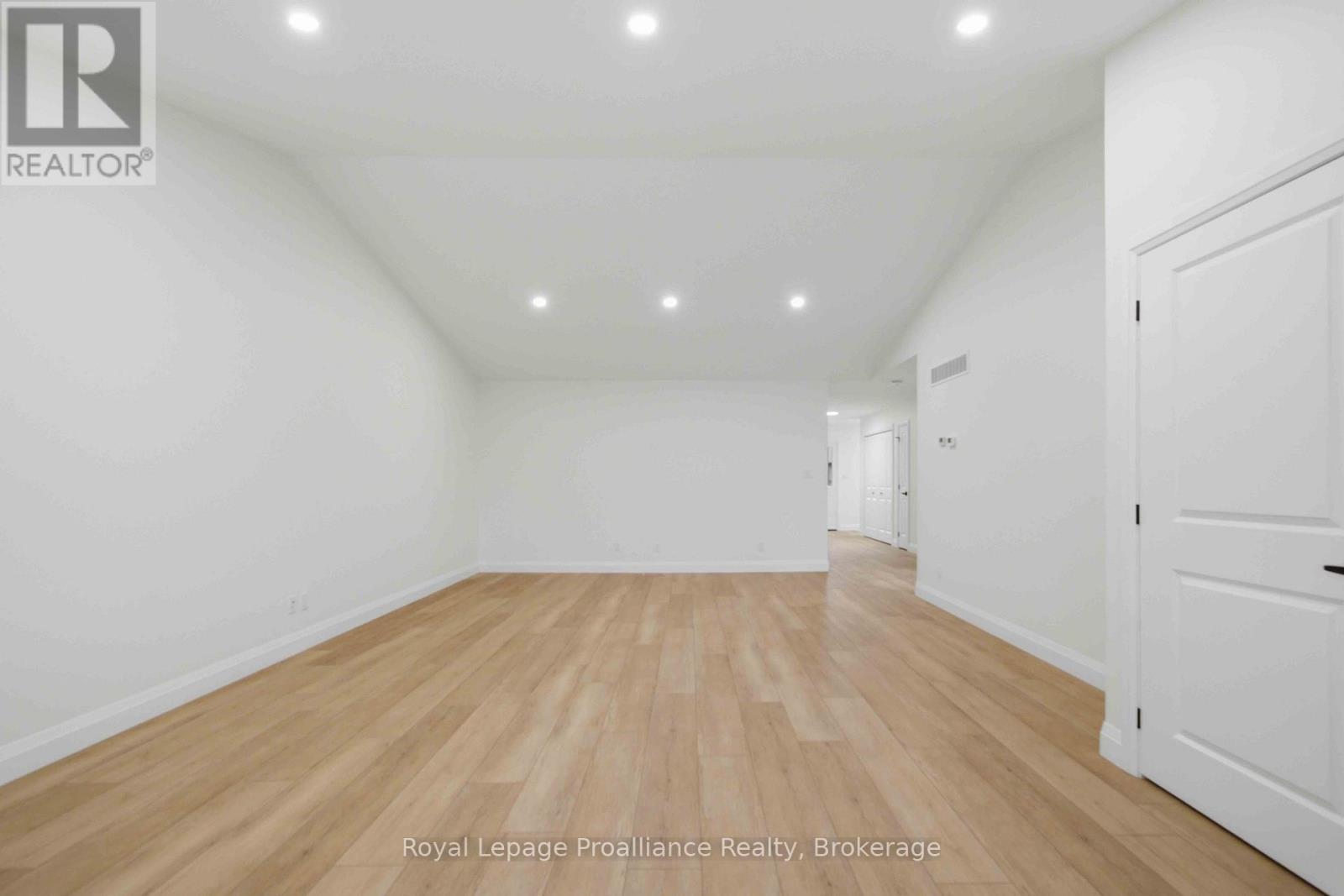 48 Mackenzie John Crescent Property Photo 7