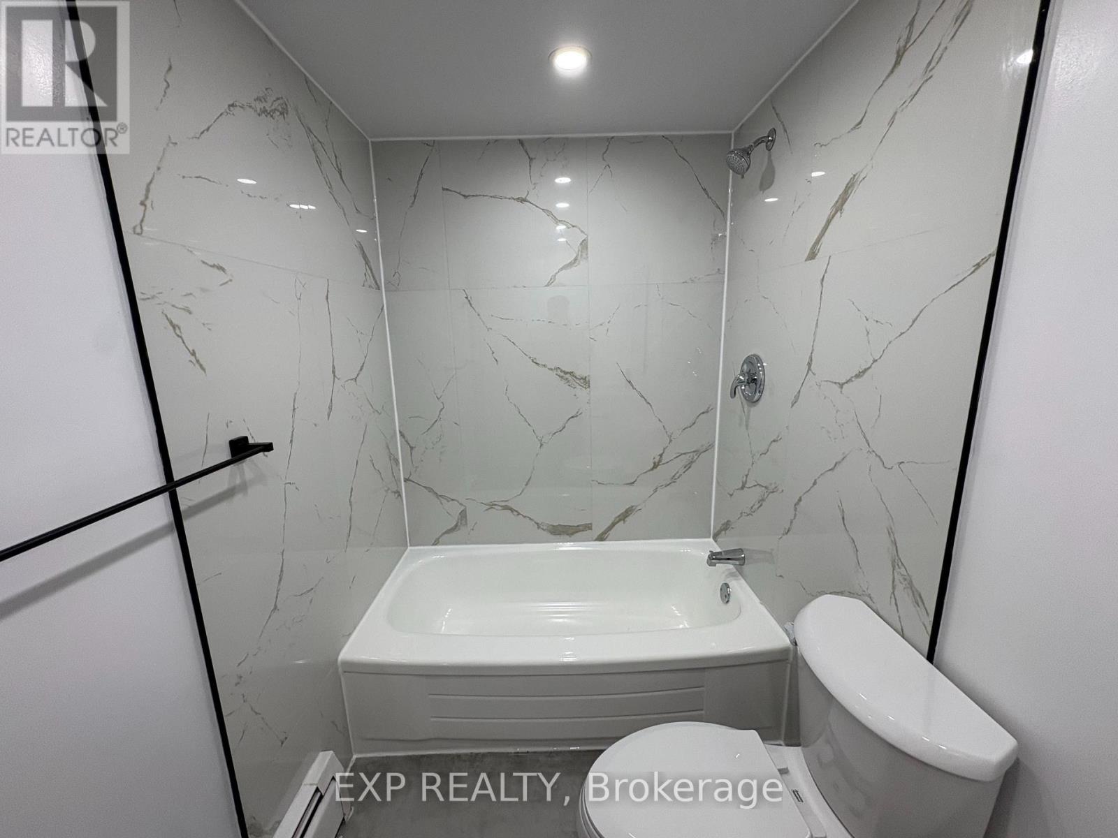 405 - 4422 Huron Street Property Photo 4