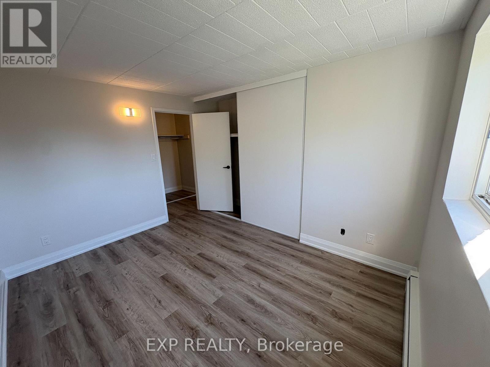 405 - 4422 Huron Street Property Photo 6
