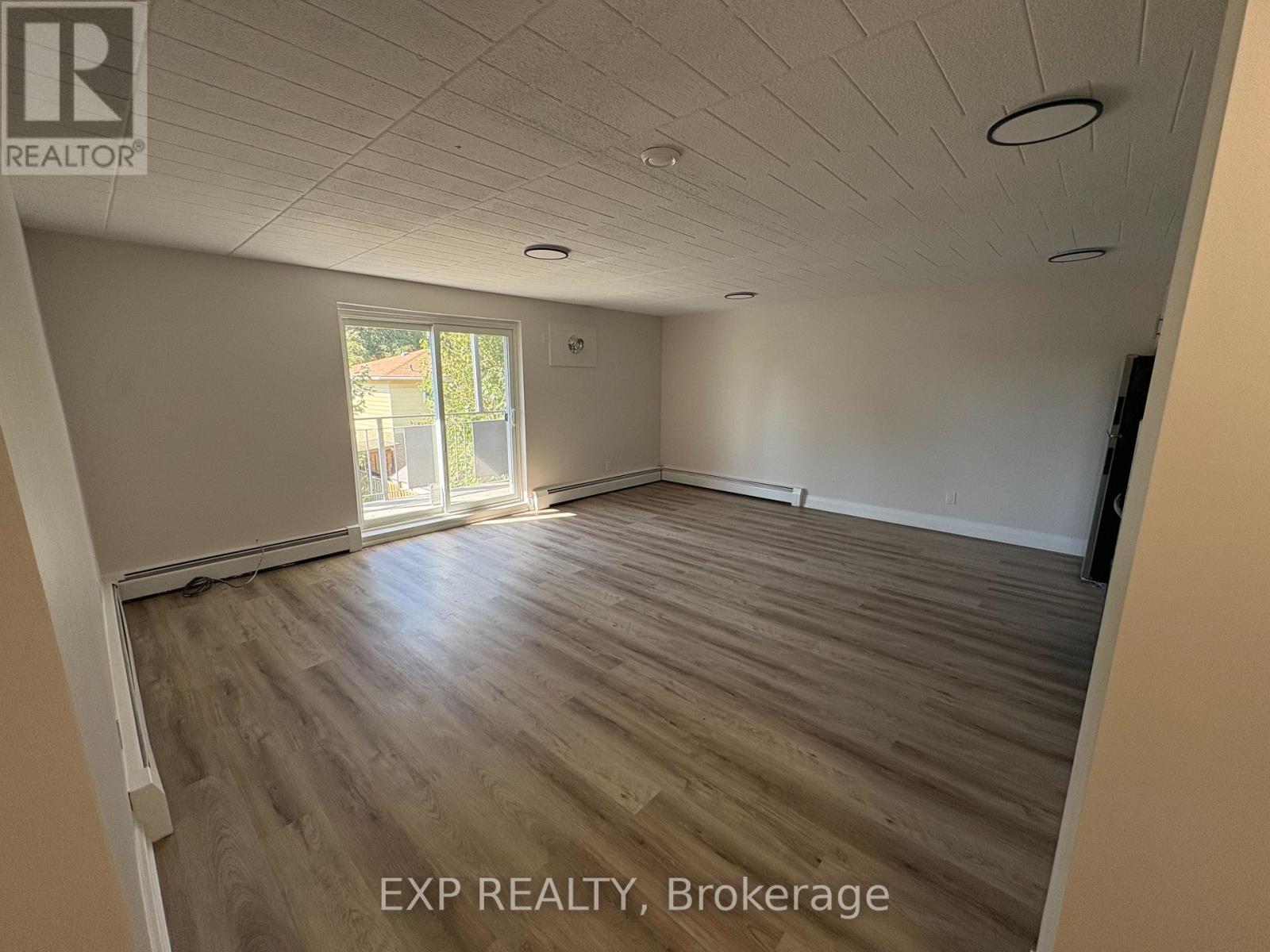 405 - 4422 Huron Street Property Photo 10