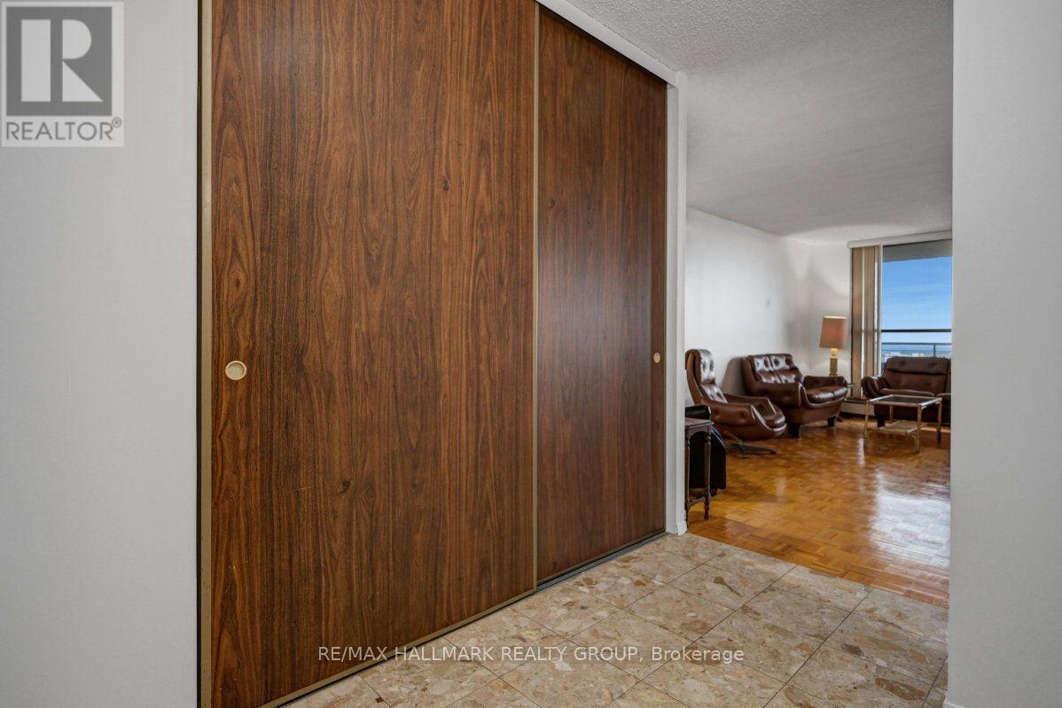 2204 - 505 St Laurent Boulevard Property Photo 5