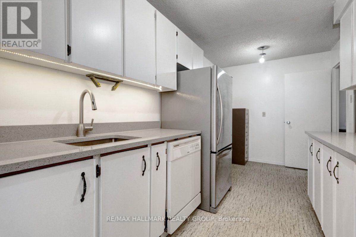 2204 - 505 St Laurent Boulevard Property Photo 18
