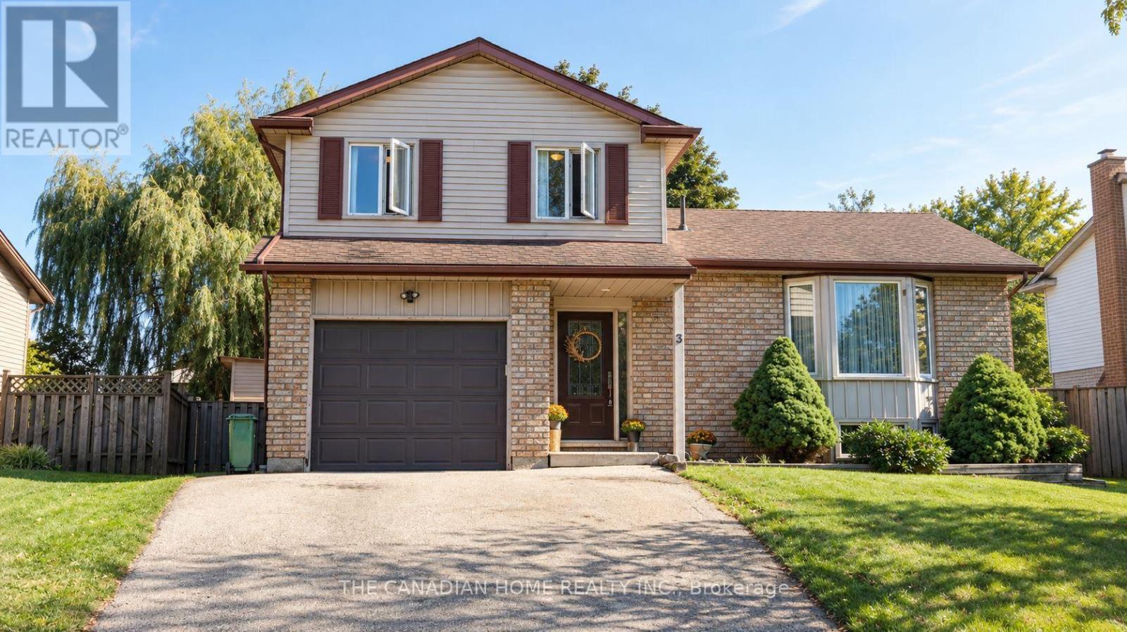 3 DUNHILL CRESCENT N