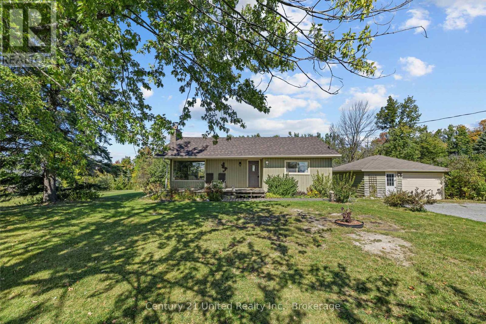 1676 8th Line Property Photo 1