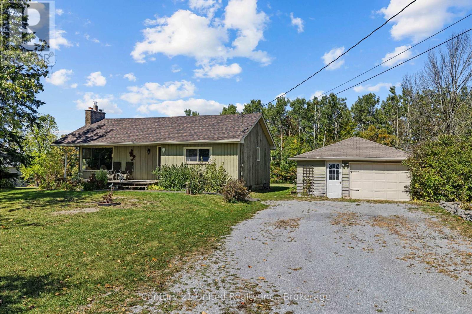 1676 8th Line Property Photo 2