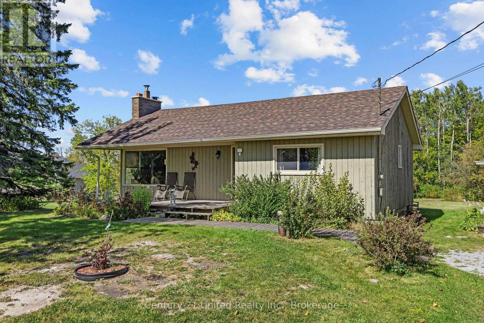 1676 8th Line Property Photo 3