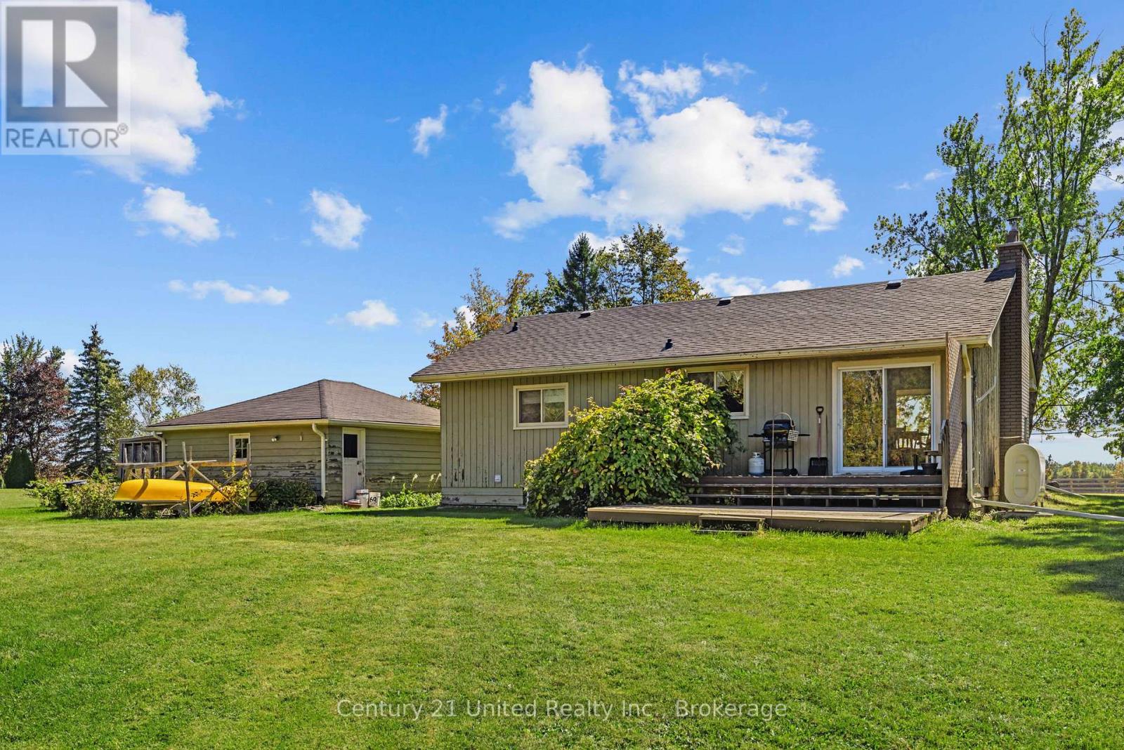 1676 8th Line Property Photo 9