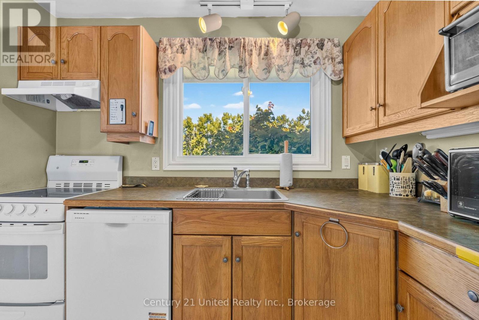 1676 8th Line Property Photo 13