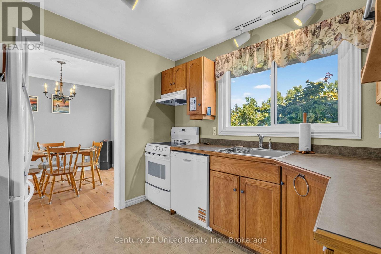 1676 8th Line Property Photo 14