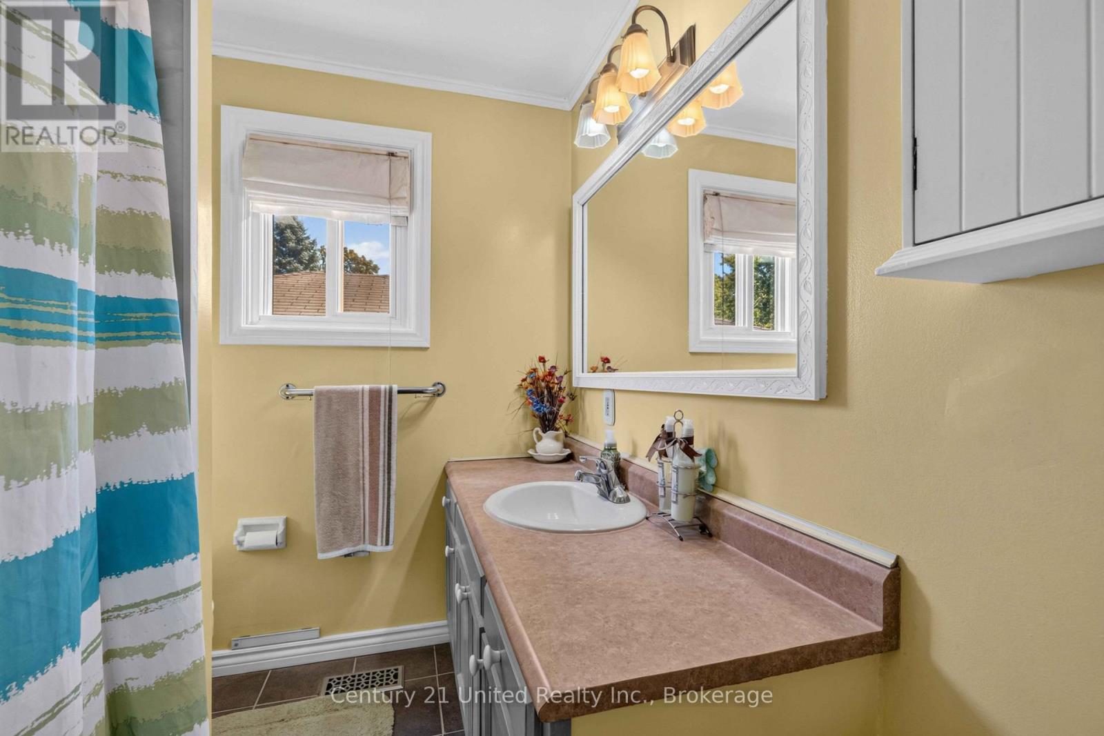1676 8th Line Property Photo 23