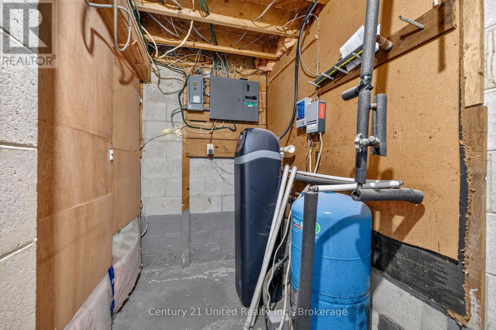 1676 8th Line Property Photo 32