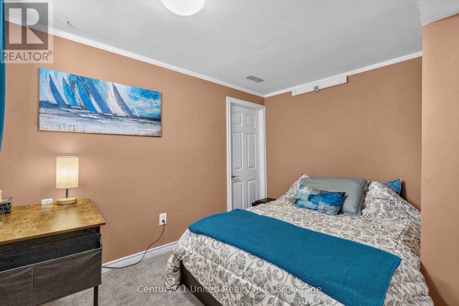 1676 8th Line Property Photo 34