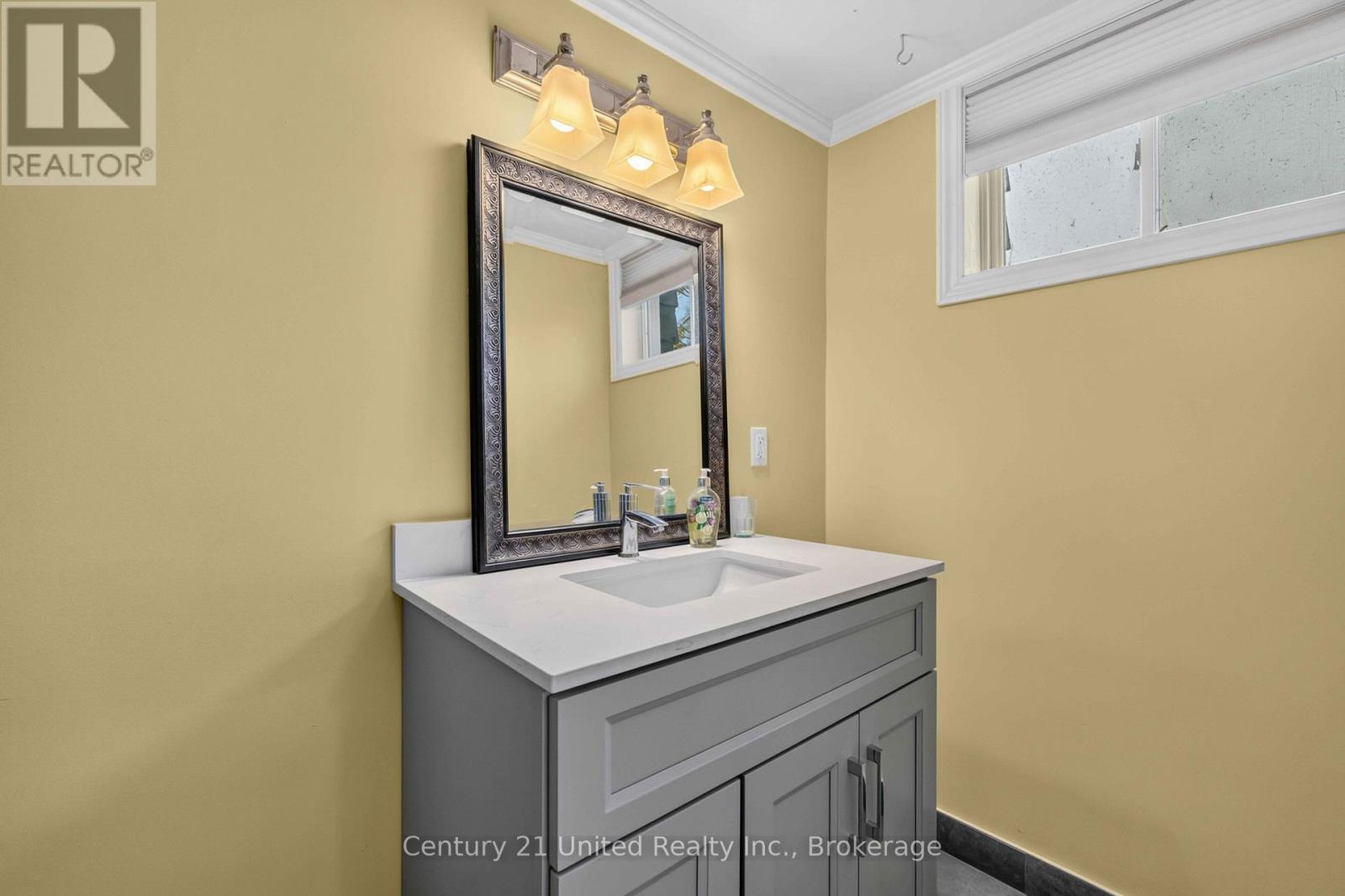 1676 8th Line Property Photo 36