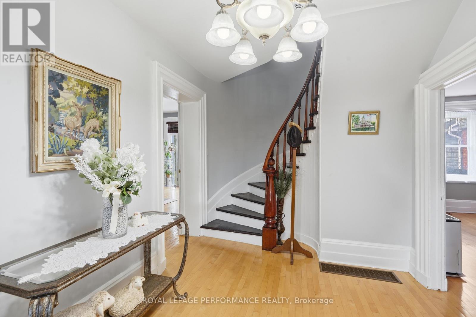 8 John Street Property Photo 4