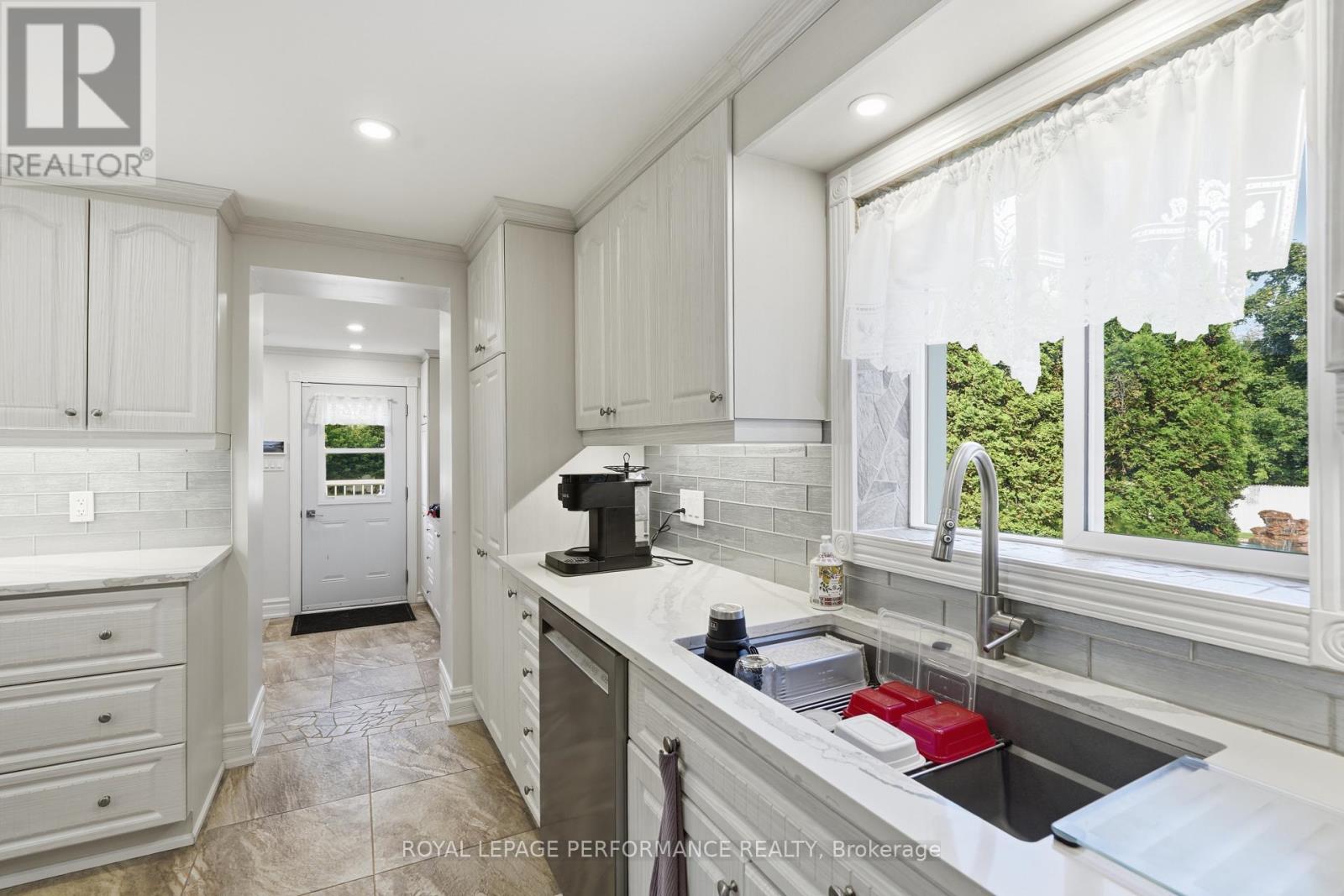 8 John Street Property Photo 10