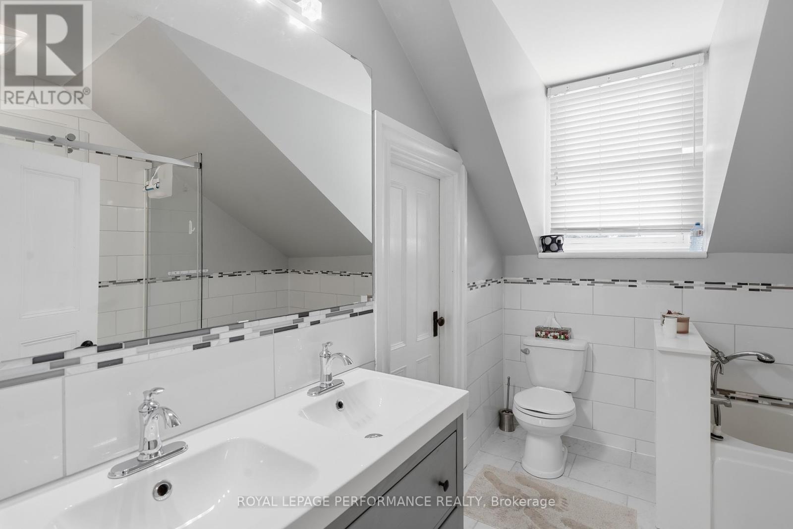 8 John Street Property Photo 18