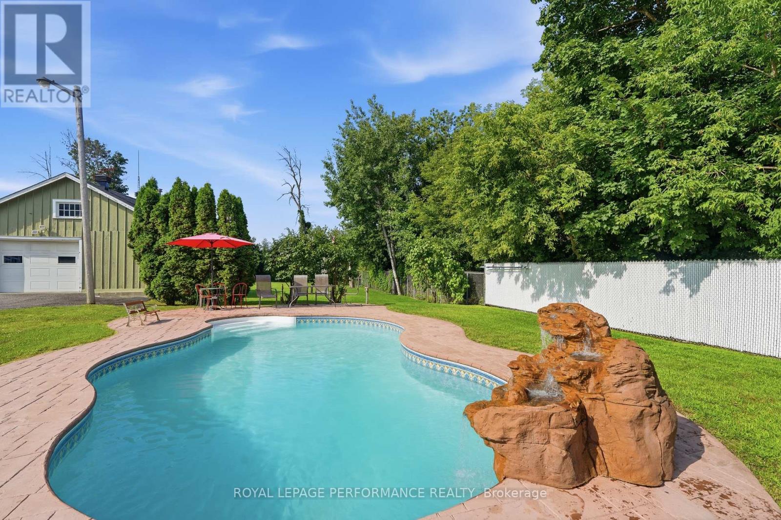 8 John Street Property Photo 35