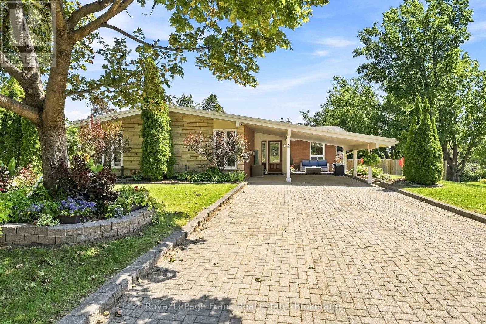 2 CRESTWOOD AVENUE