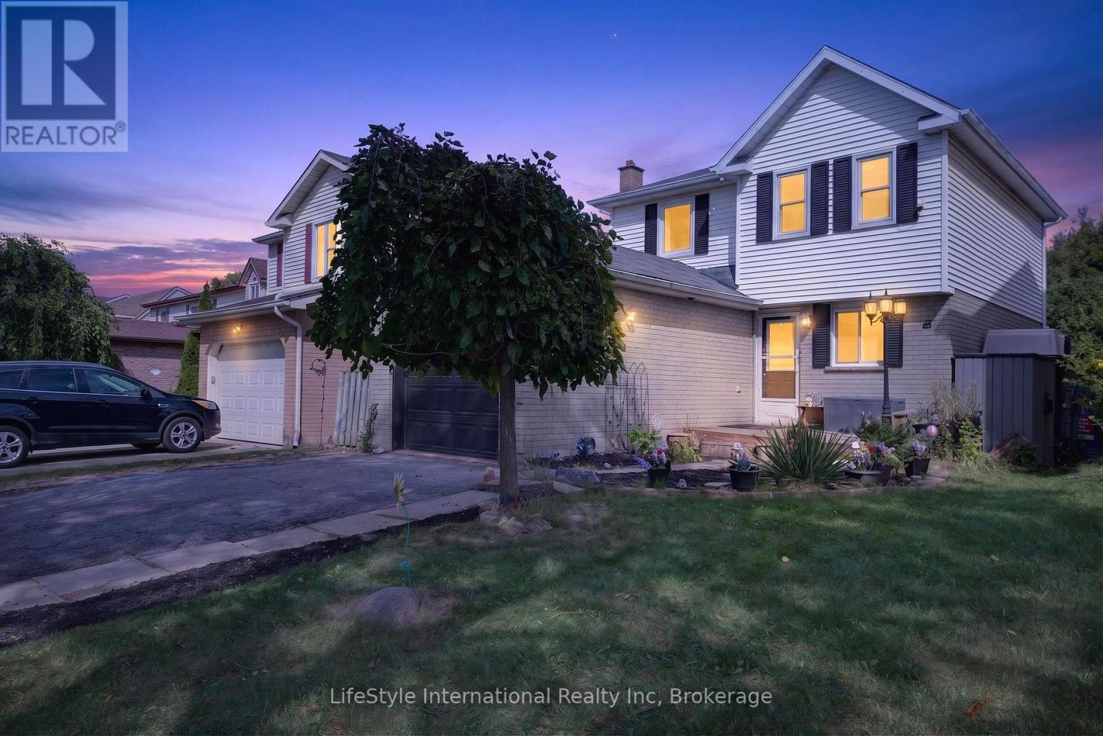 18 CAMROSE COURT Property Photo 1