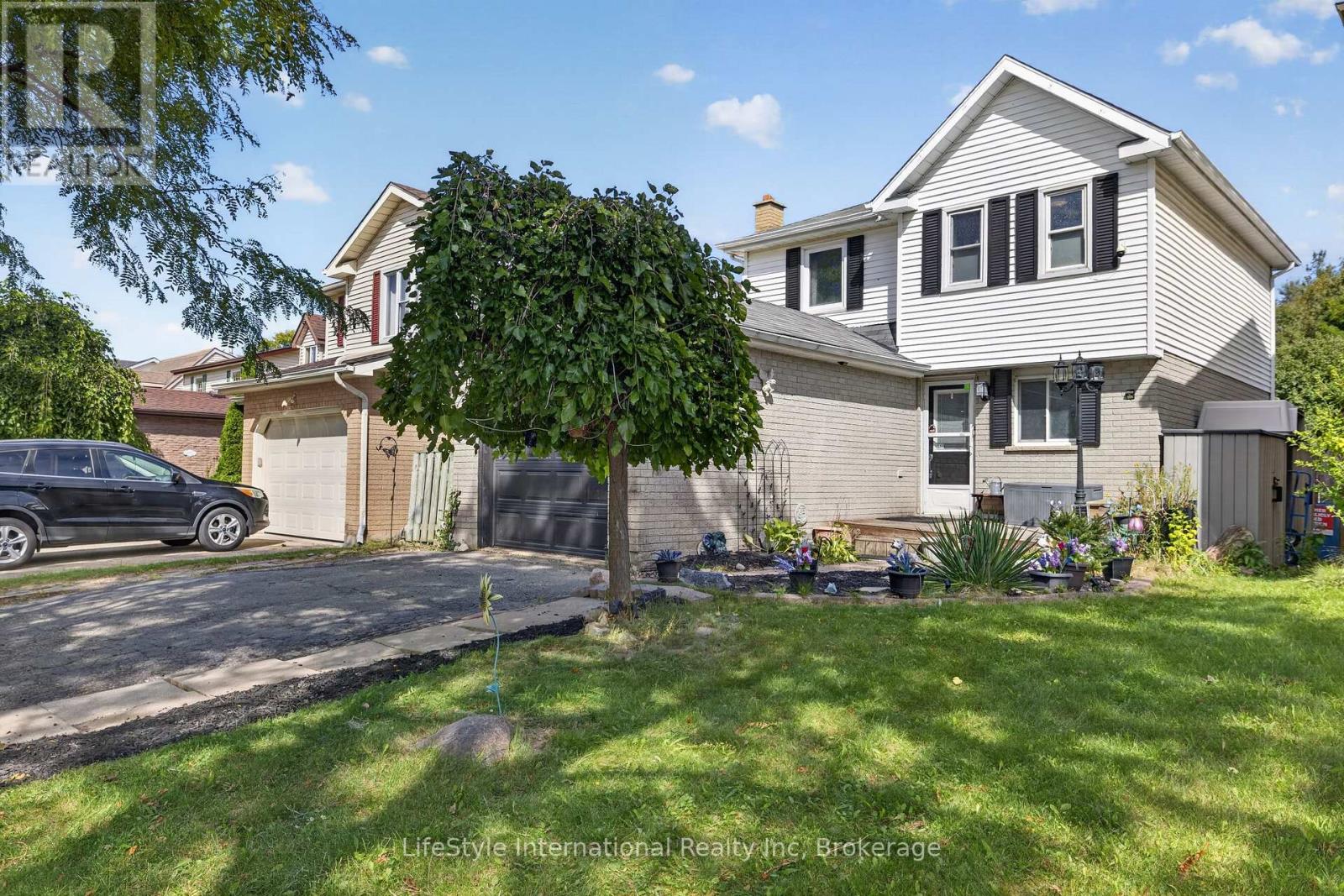 18 Camrose Court Property Photo 2