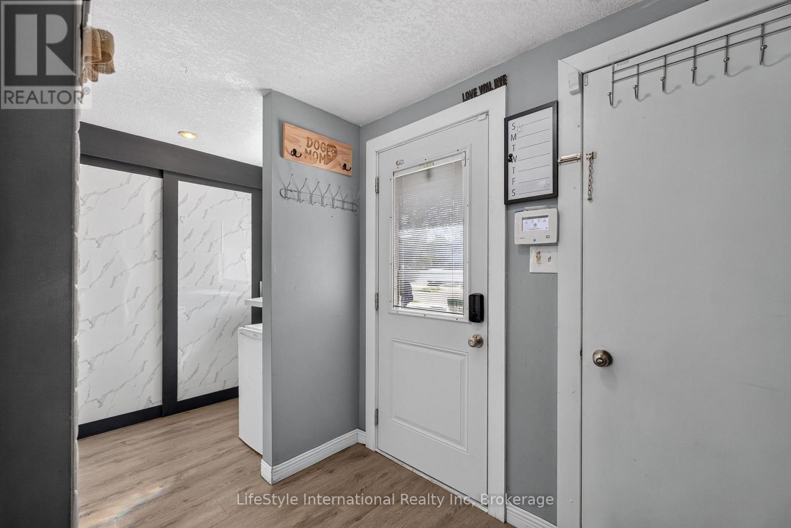 18 Camrose Court Property Photo 3