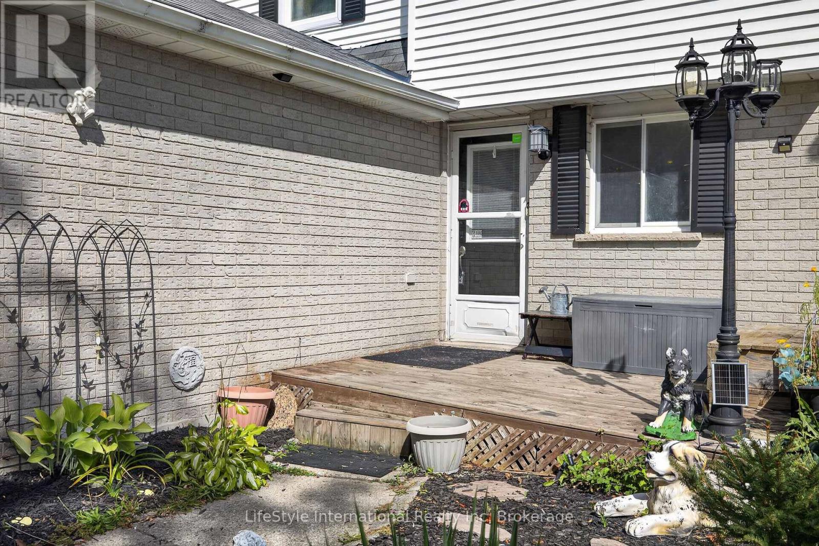 18 Camrose Court Property Photo 6