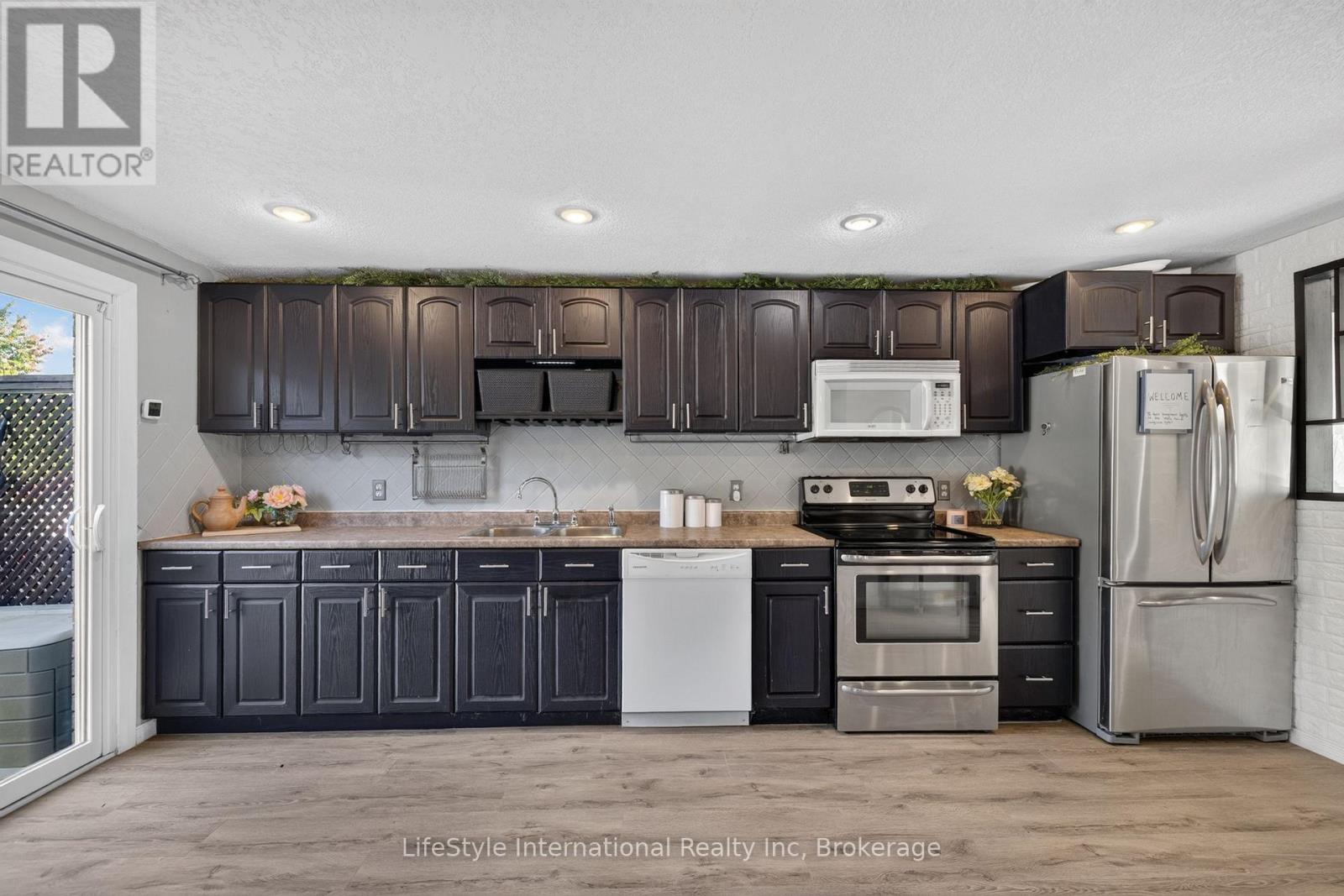 18 Camrose Court Property Photo 6