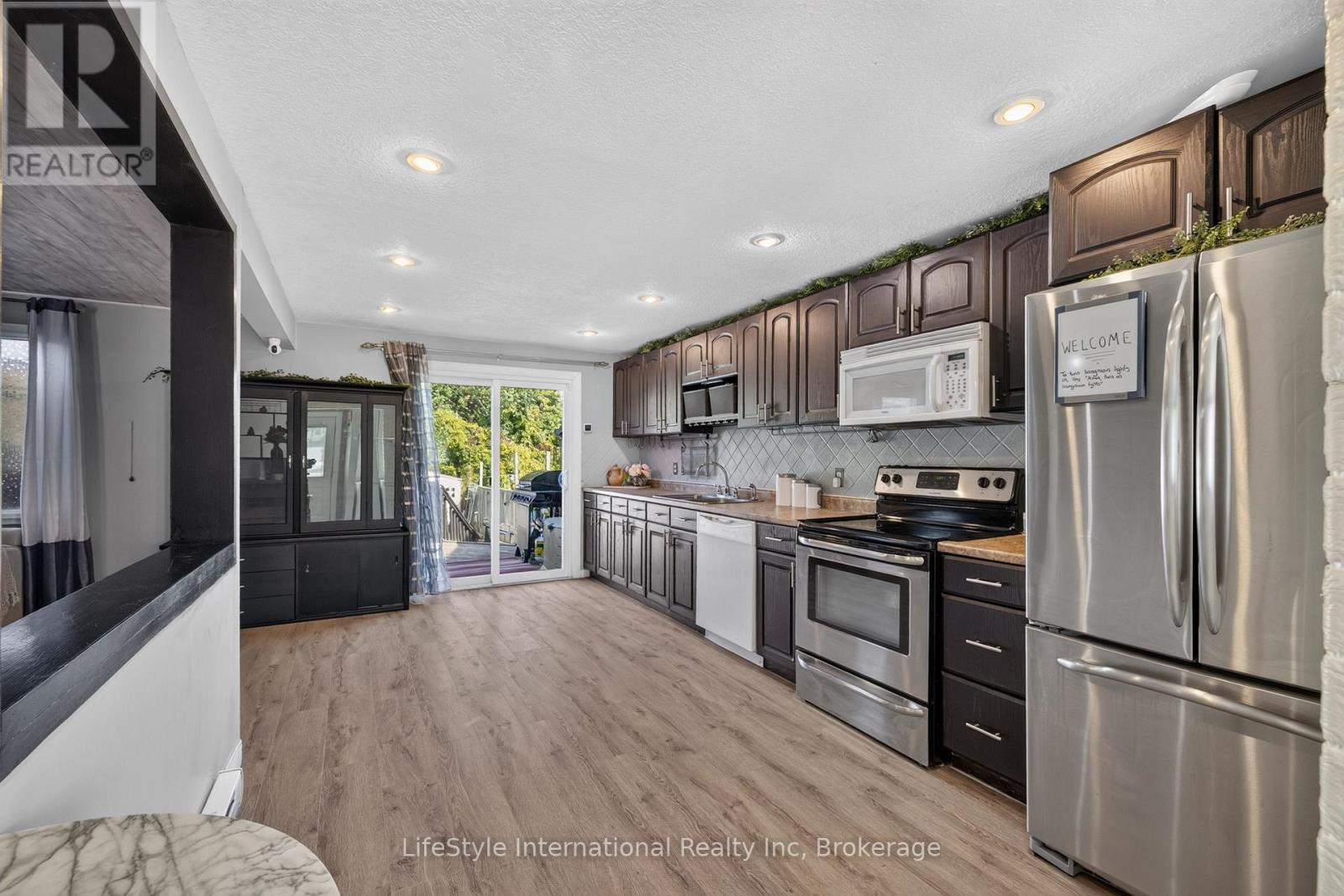 18 Camrose Court Property Photo 8
