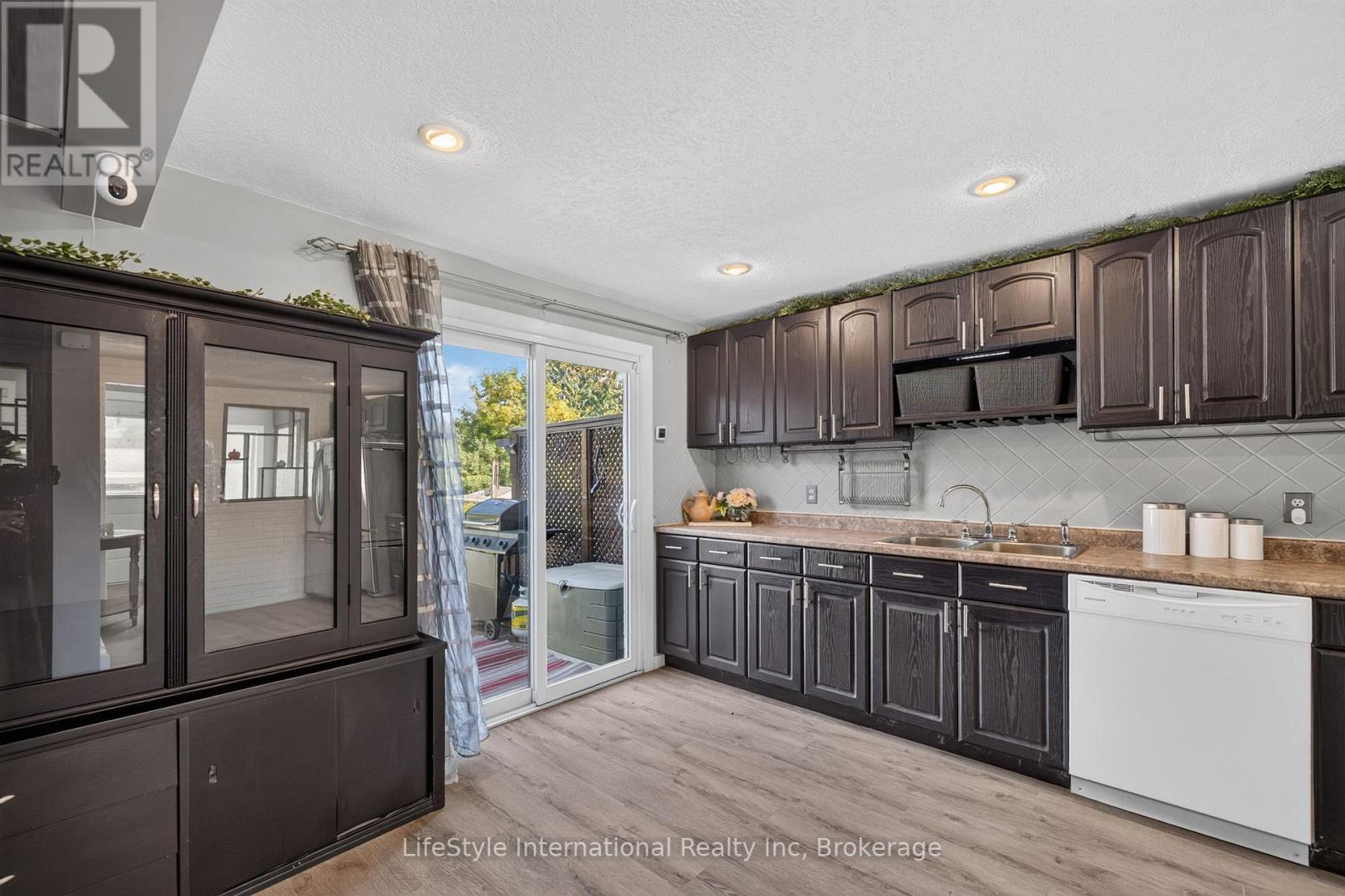 18 Camrose Court Property Photo 13