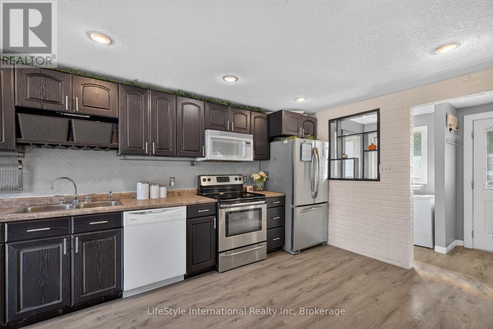 18 Camrose Court Property Photo 13