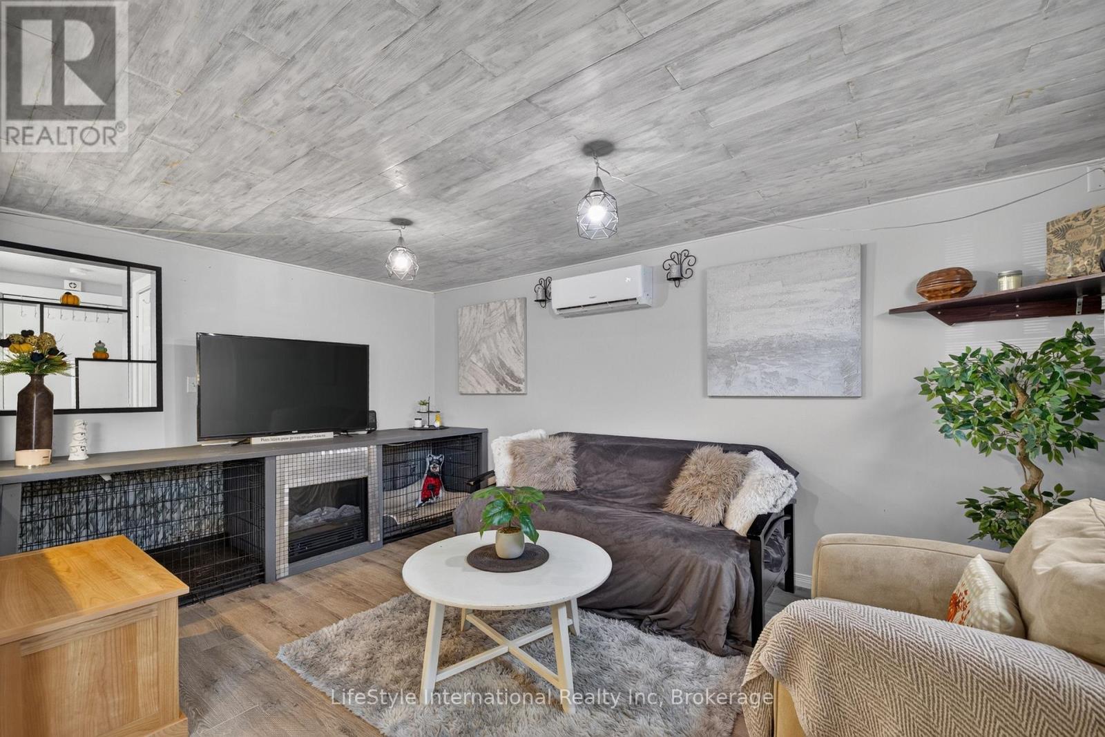 18 Camrose Court Property Photo 15
