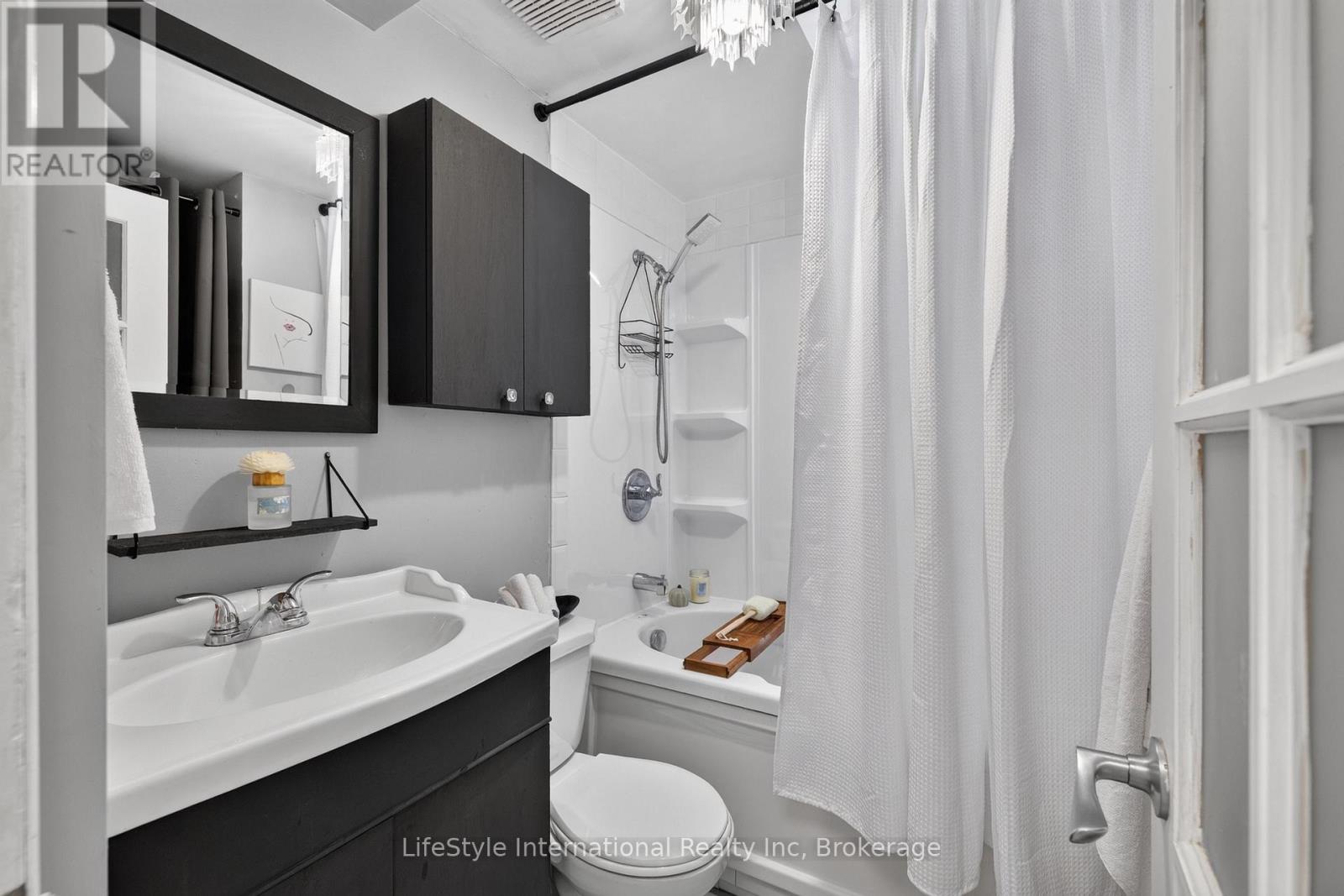 18 Camrose Court Property Photo 22