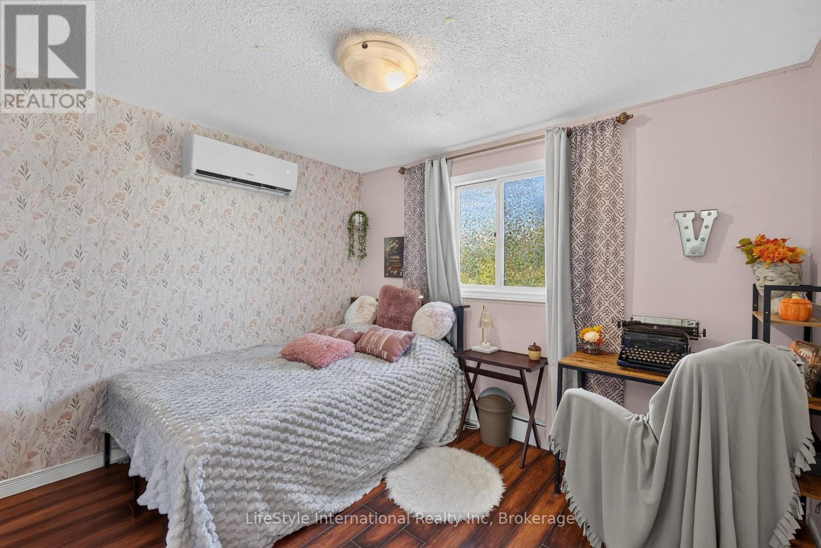 18 Camrose Court Property Photo 23
