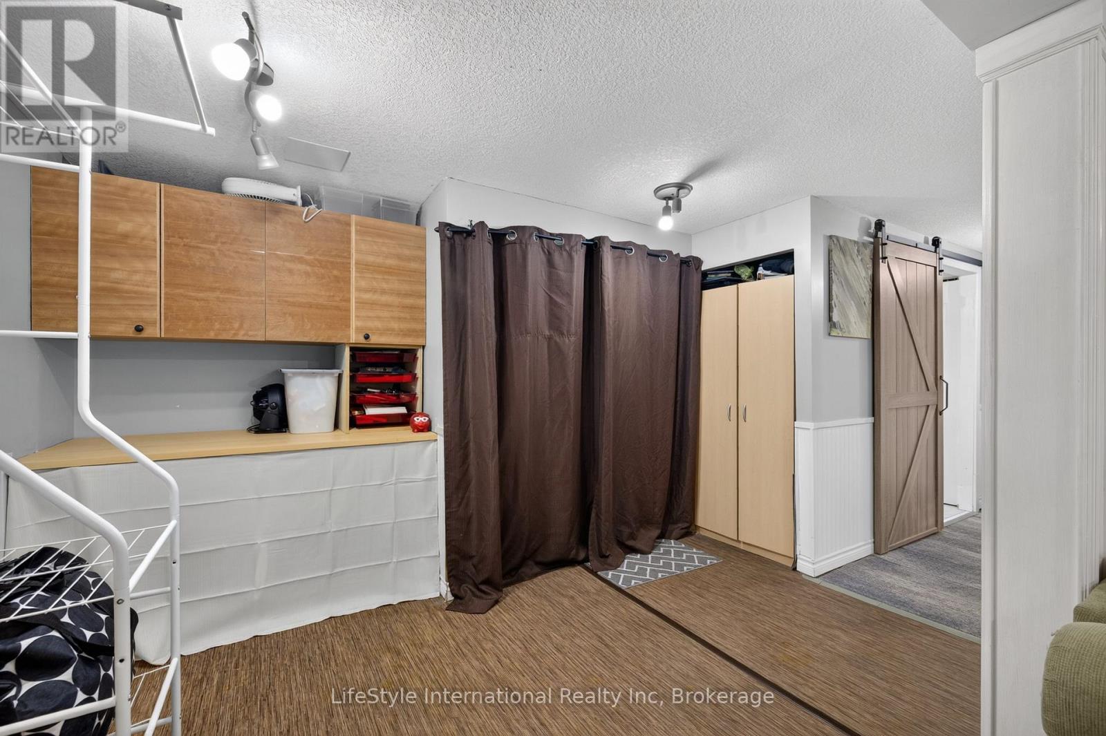 18 Camrose Court Property Photo 27