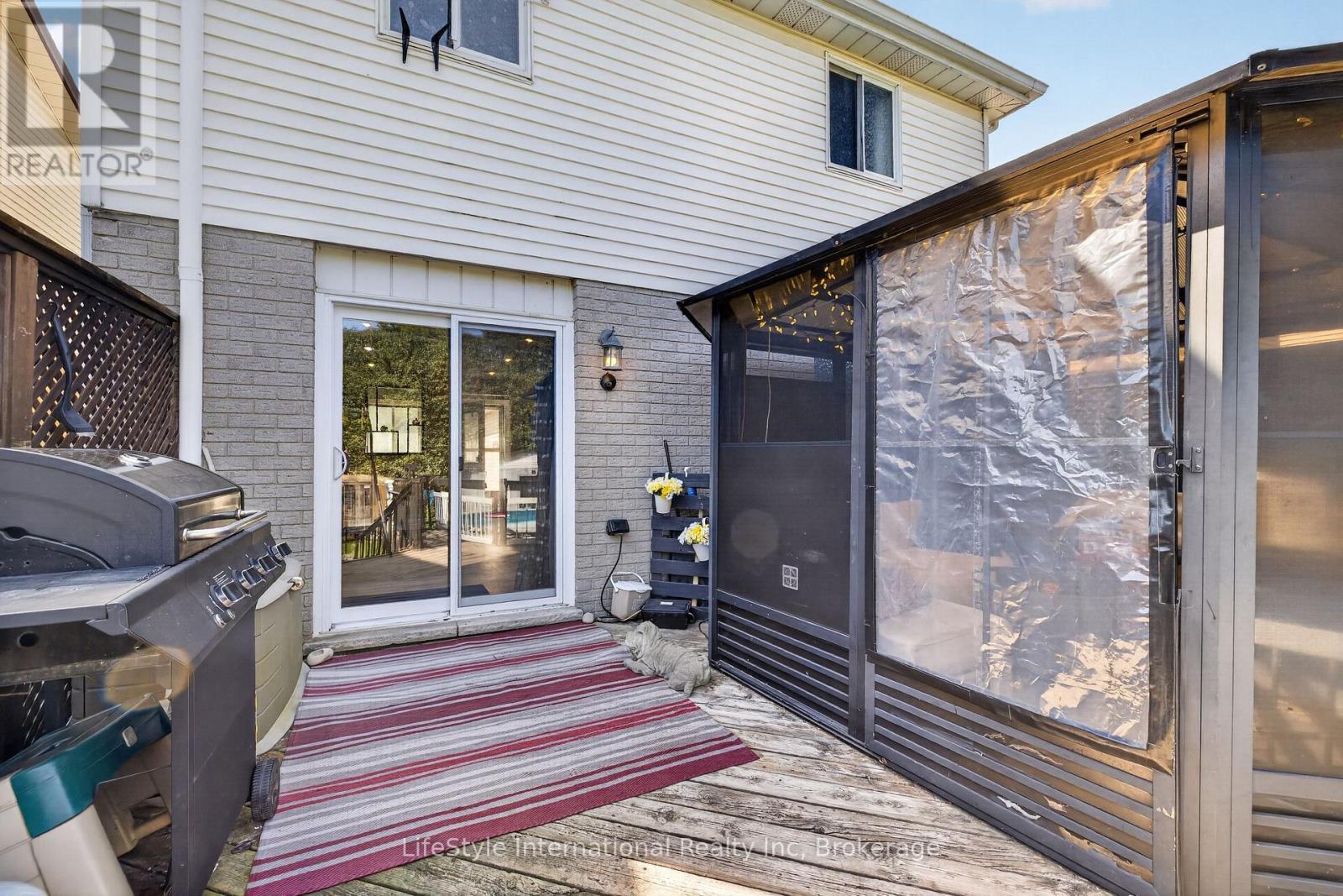 18 Camrose Court Property Photo 28