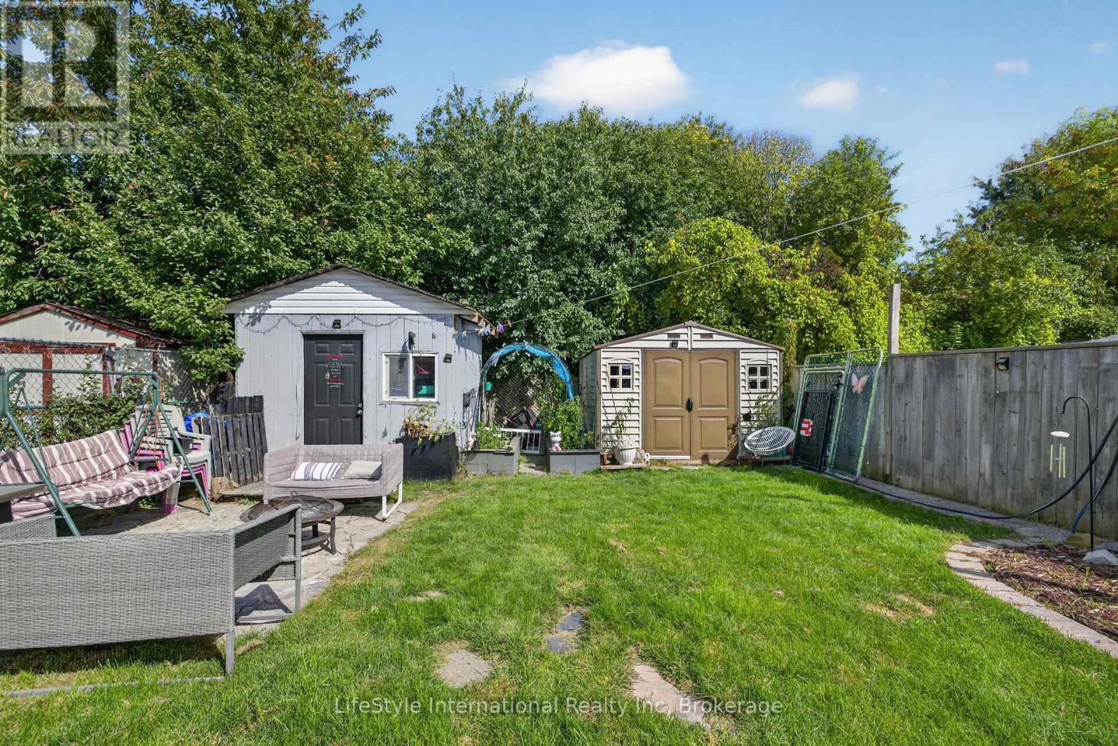 18 Camrose Court Property Photo 36