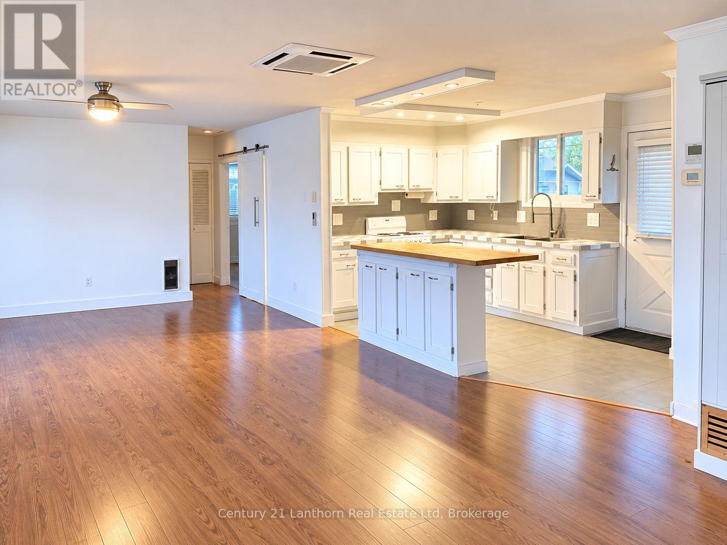 27 Willow Point Road Property Photo 8