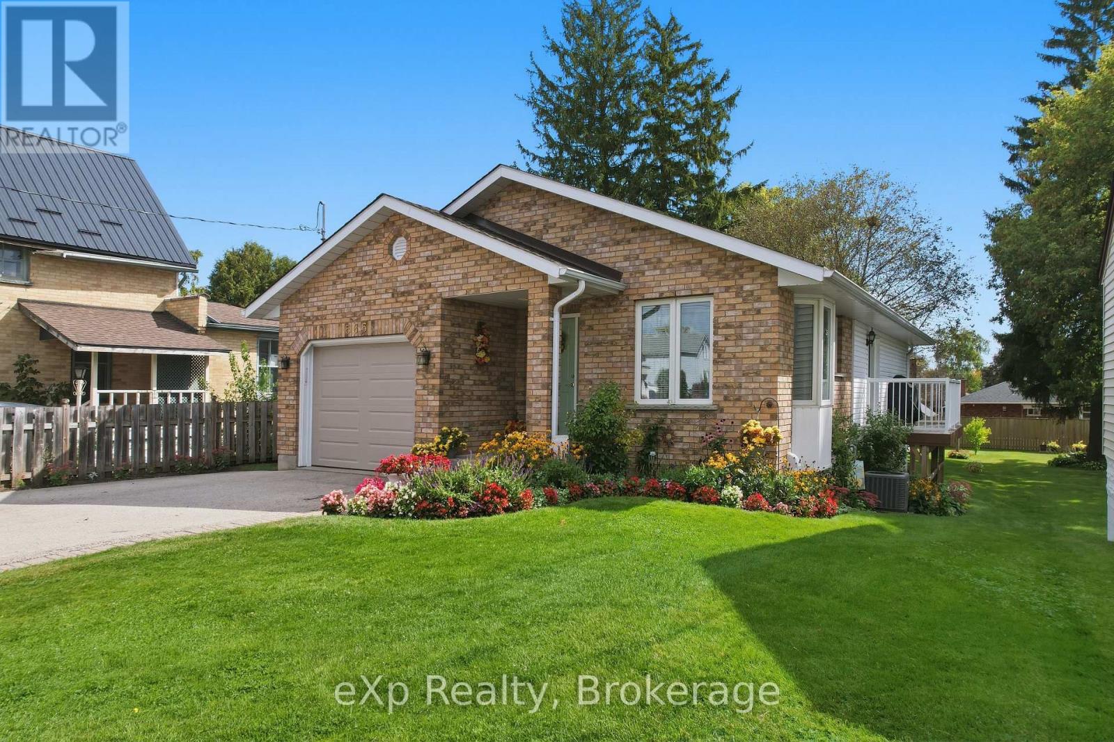 565 9th Street Property Photo 1