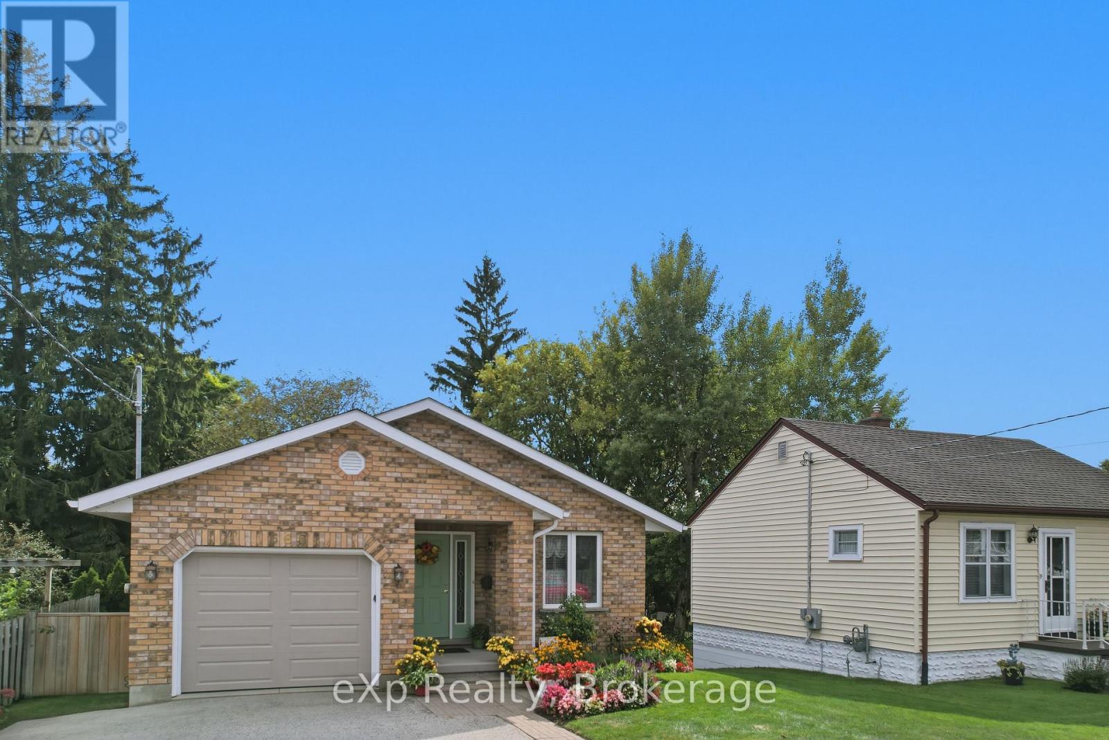 565 9th Street Property Photo 2