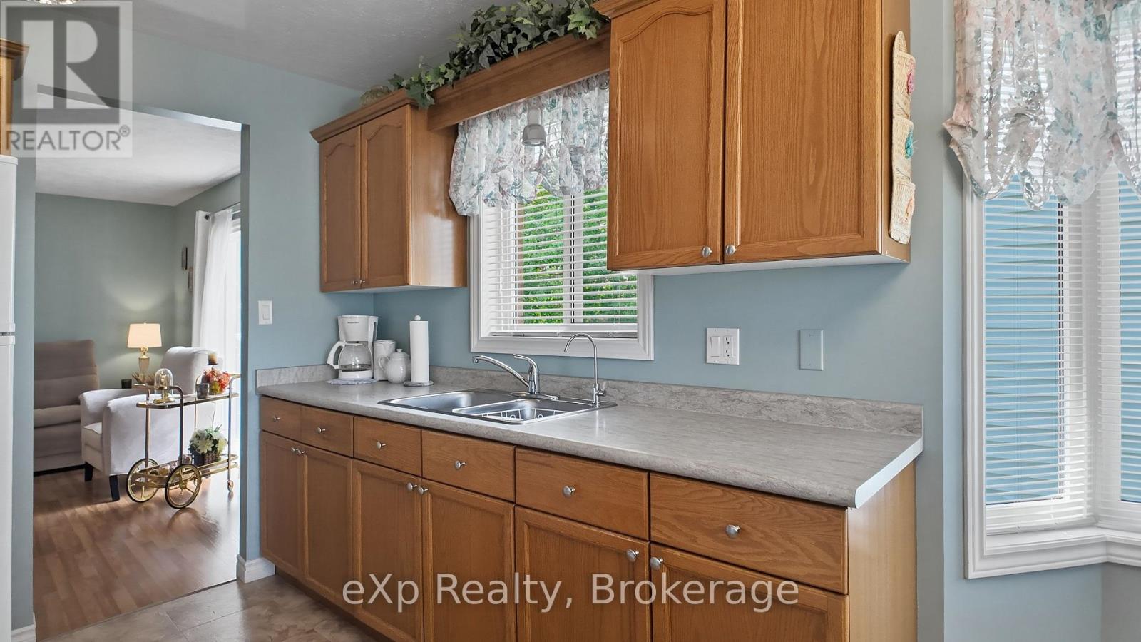 565 9th Street Property Photo 6