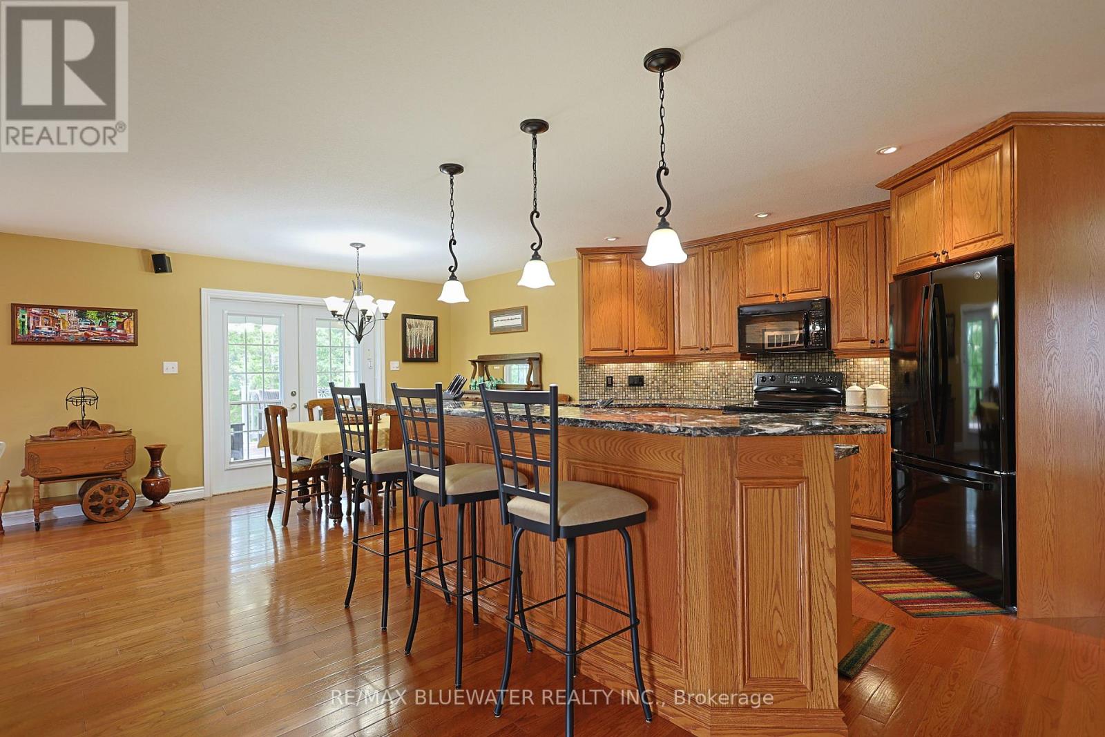 71837 Sunridge Crescent Property Photo 4